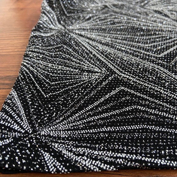 Sleeveless Sparkly Crop Top - Picture 3 of 5